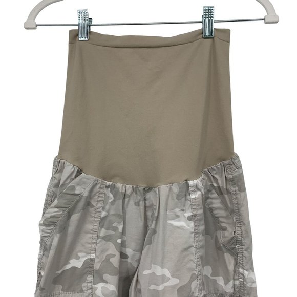 A Pea in the Pod Size Large Maternity Cropped Cargo Camouflage Casual Pants - Picture 2 of 9